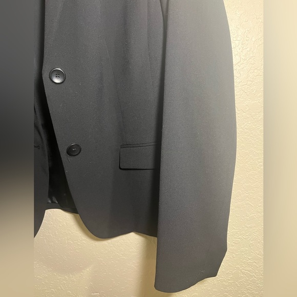 Two Pieces Black Skirt and Blazer - Picture 3 of 10